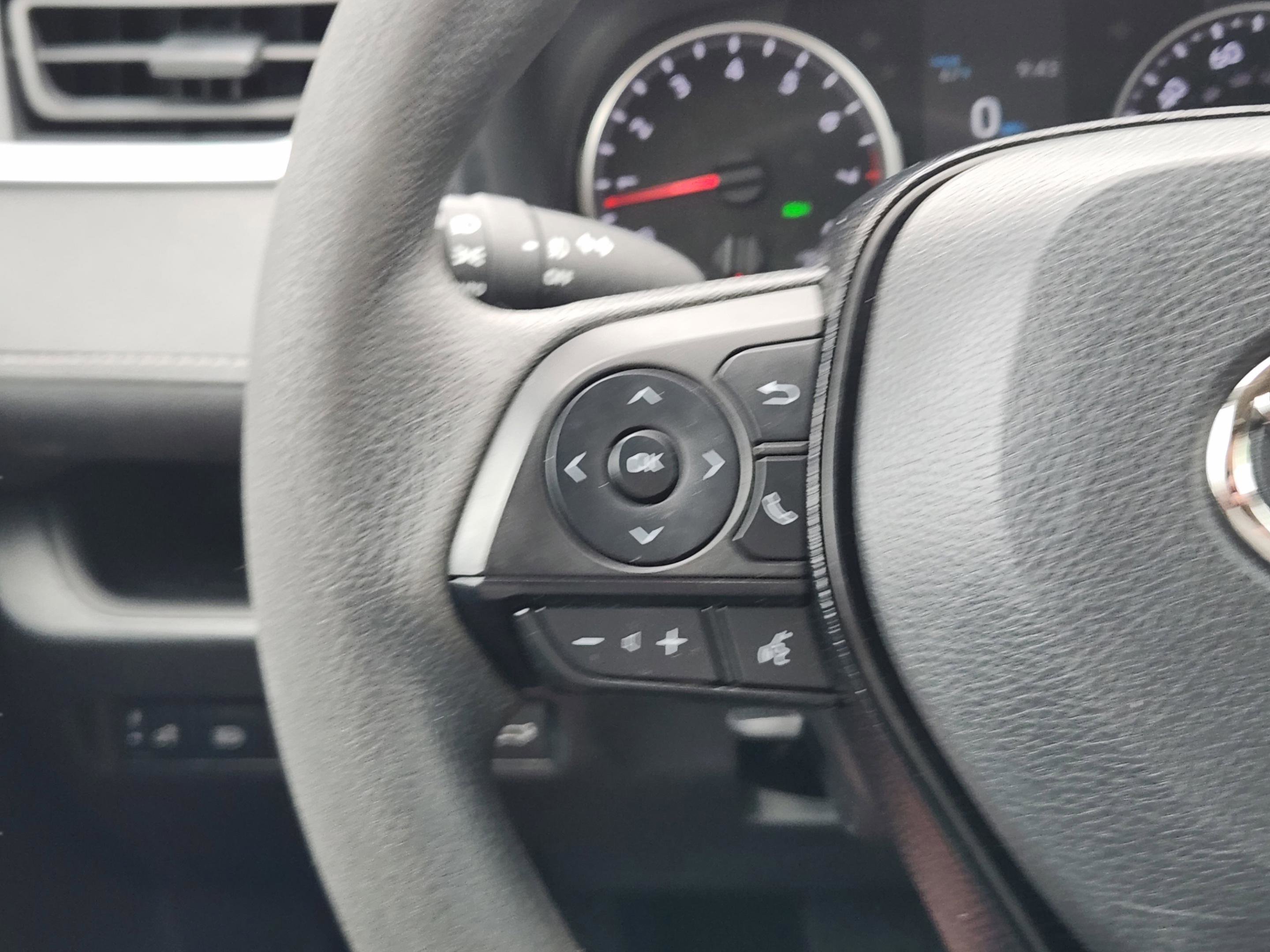 Used 2021 Toyota RAV4 XLE w/ Convenience Package image 21