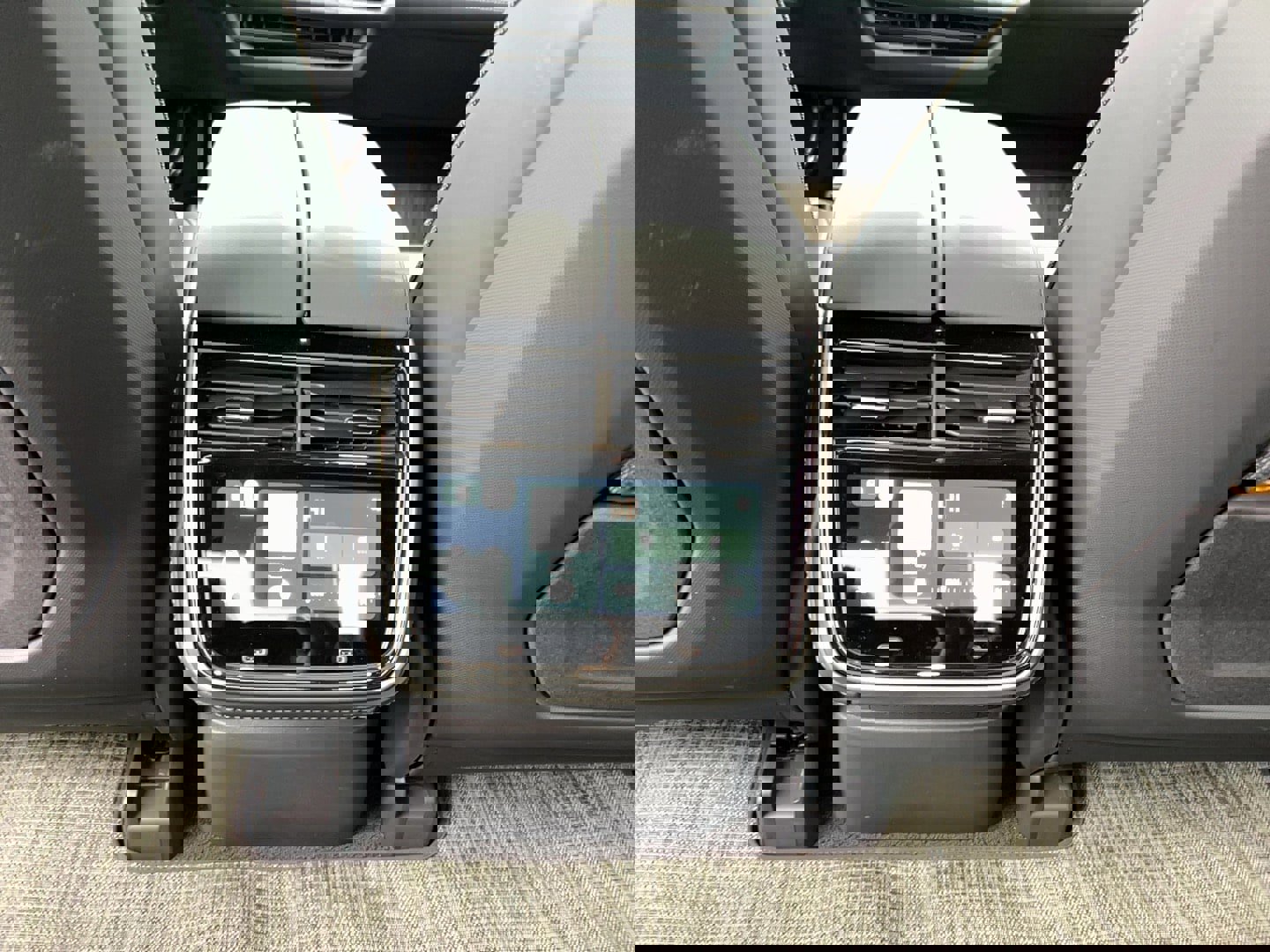 Used 2024 Rivian R1T Adventure image 26