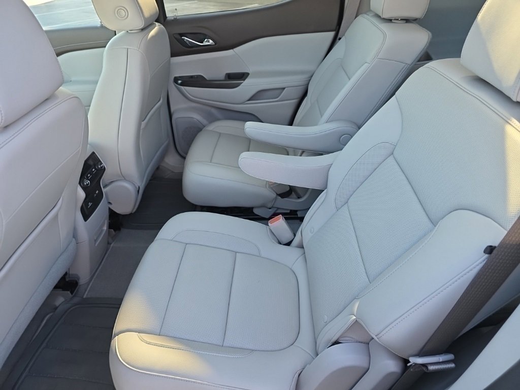 Used 2020 GMC Acadia SLT w/ Driver Alert Package II image 12