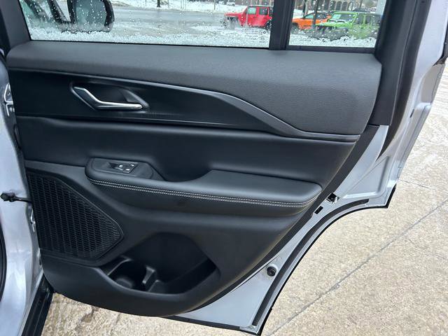 New 2025 Jeep Grand Cherokee Altitude image 20