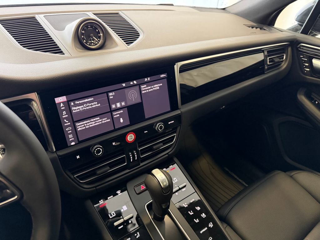 New 2026 Porsche Macan AWD/4WD image 18