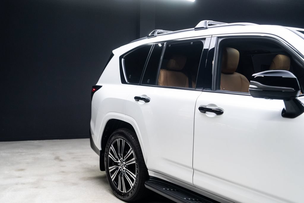 Used 2025 Lexus LX 600 4WD w/ Appearance Package image 14