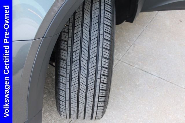 Used 2025 Volkswagen Taos SE w/ Panoramic Sunroof Package image 12