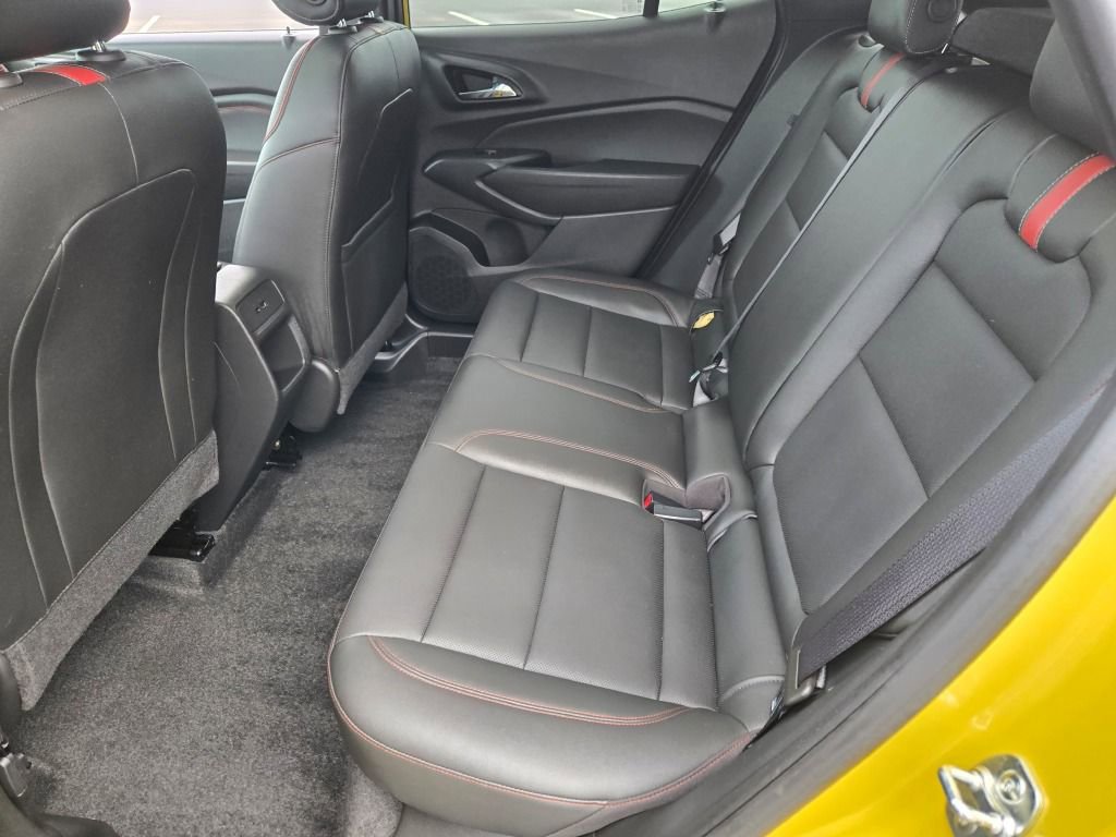 Used 2024 Chevrolet Trax RS w/ Sunroof Package image 16