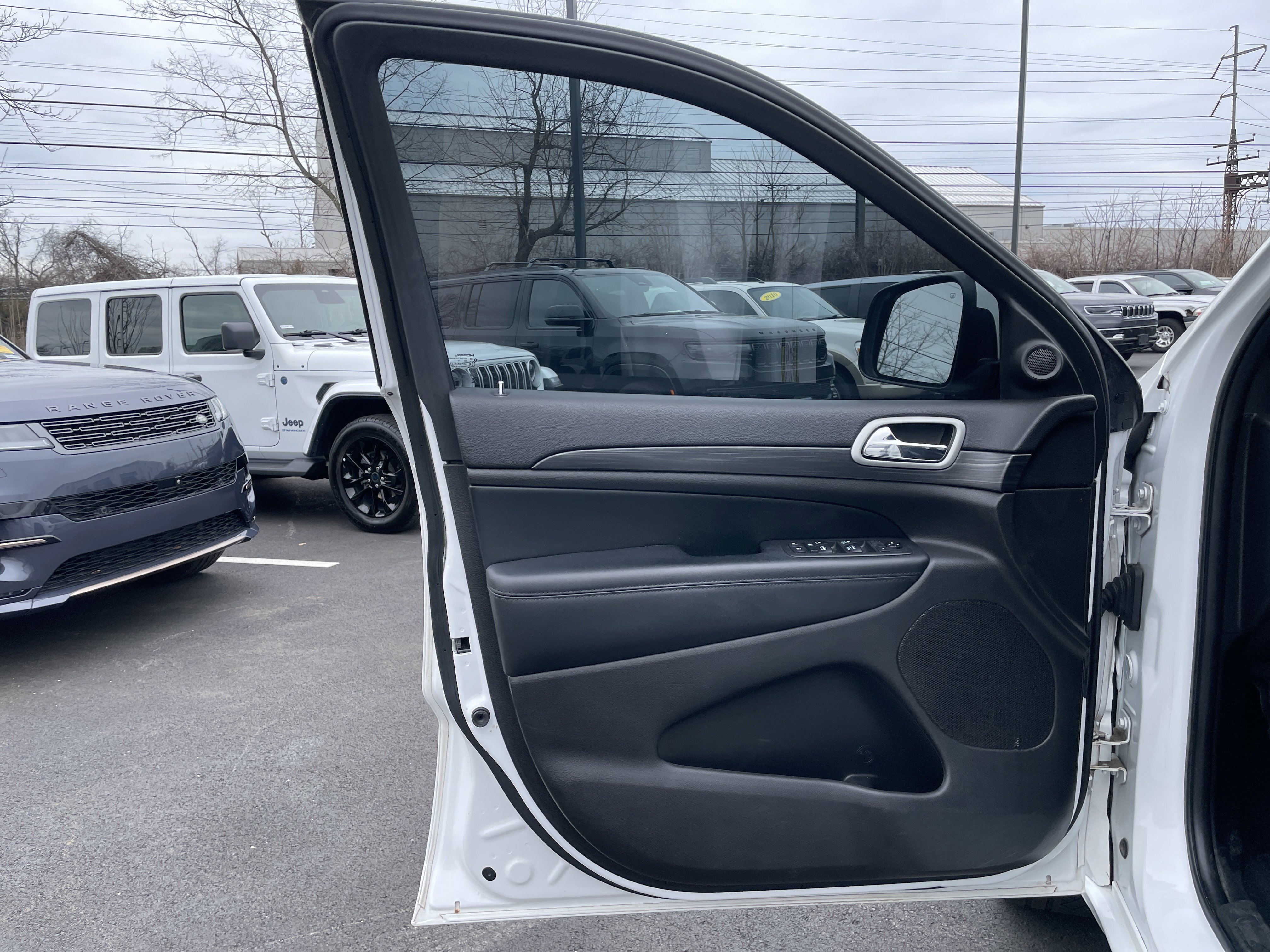 Used 2020 Jeep Grand Cherokee Altitude image 36