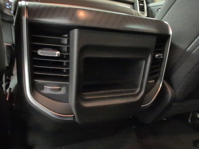 New 2026 RAM 1500 4x4 Crew Cab image 32