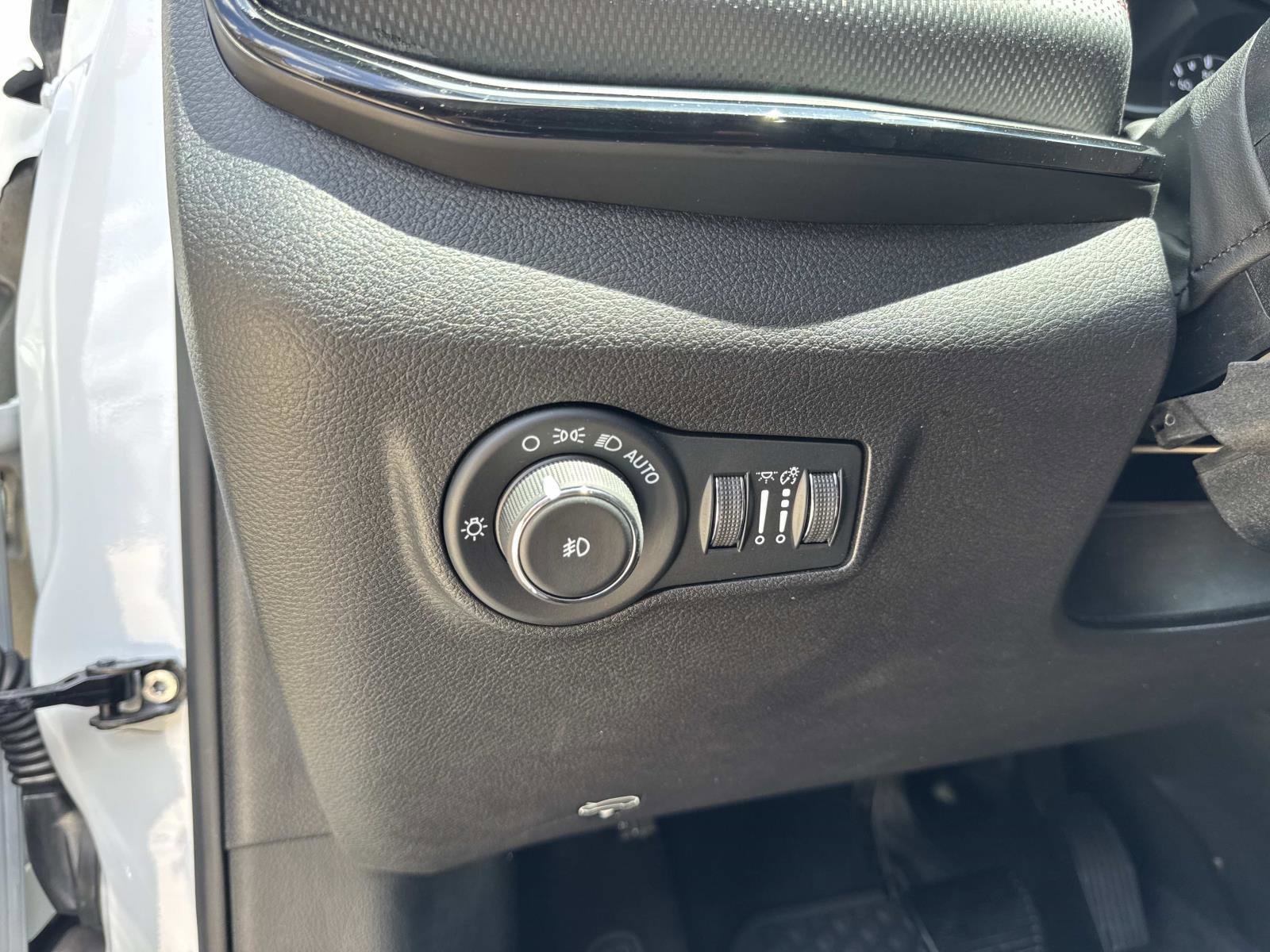 Used 2025 Jeep Compass Trailhawk AWD/4WD image 20