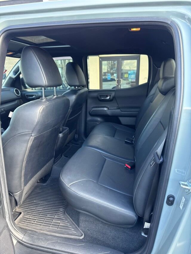 Used 2022 Toyota Tacoma TRD Sport w/ TRD Premium Sport Package AWD/4WD image 12