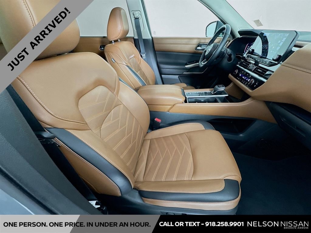 Used 2024 Nissan Pathfinder Platinum w/ Cargo Package image 30