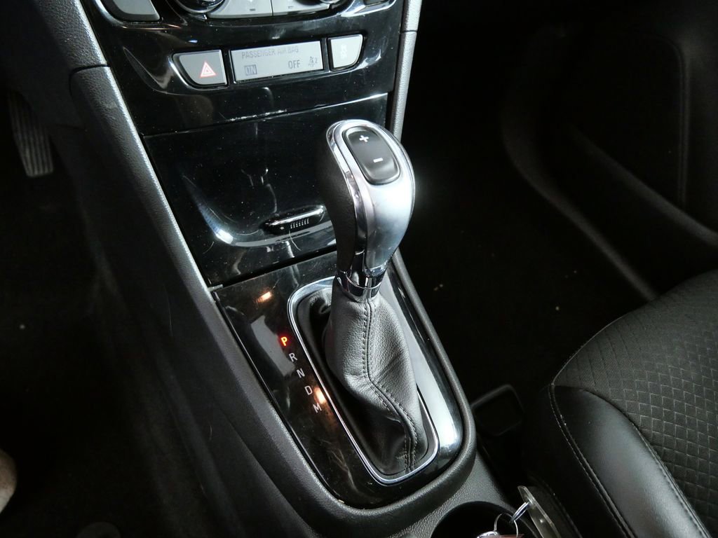 Used 2021 Buick Encore Preferred image 21