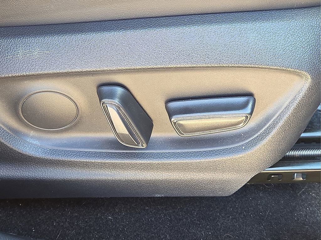 Used 2023 Toyota Crown Limited image 14