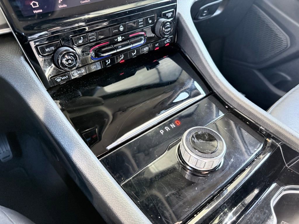 Used 2023 Jeep Grand Cherokee Limited w/ Black Appearance Package image 21