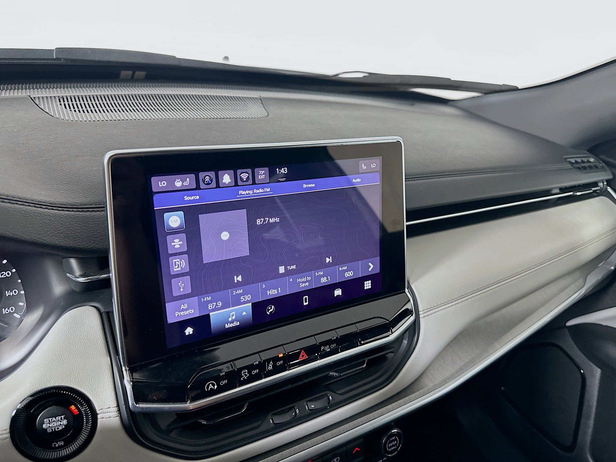 Used 2025 Jeep Compass Limited image 19