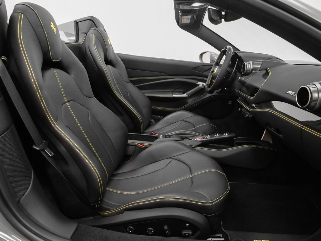 Used 2022 Ferrari F8 Tributo image 21