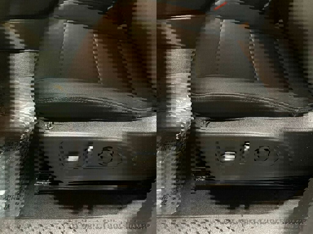 Used 2023 Chevrolet Colorado Trail Boss w/ Technology Package image 10