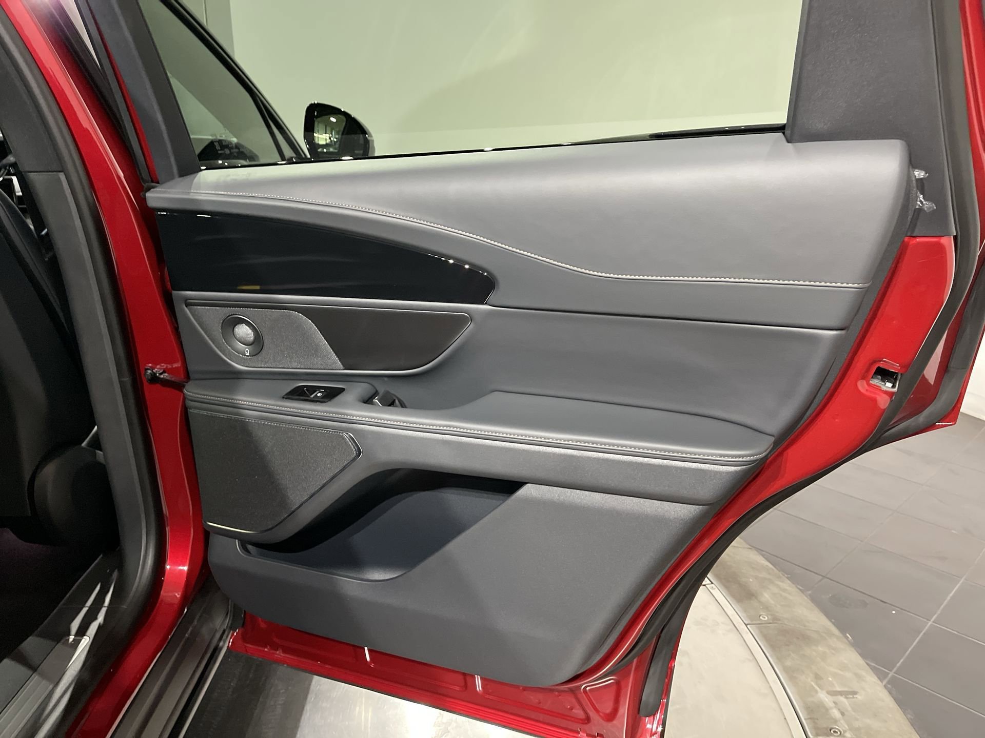 New 2024 Lincoln Nautilus Premier w/ Equipment Group 102A image 31