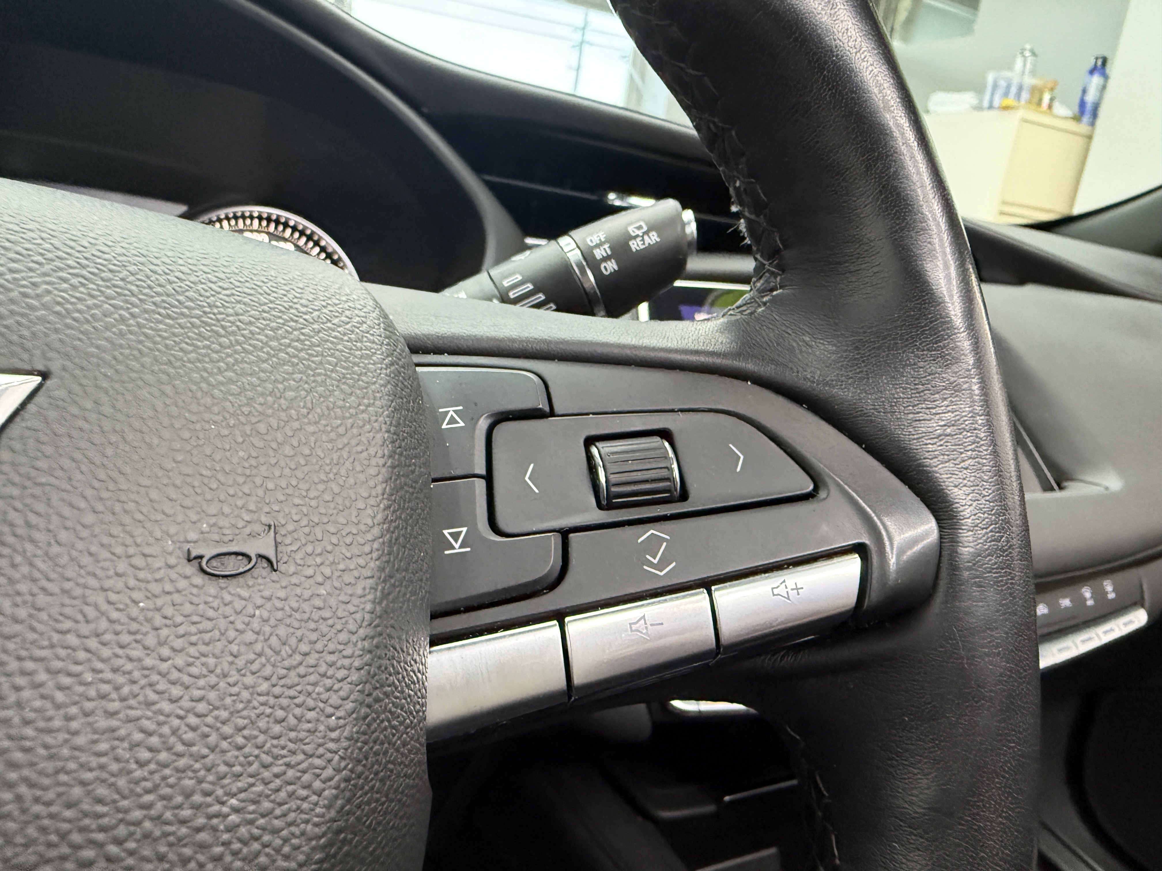 Used 2023 Cadillac XT4 Premium Luxury image 17