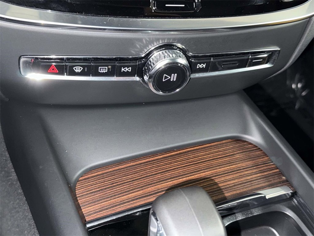 Used 2025 Volvo V60 B5 Cross Country Plus image 25