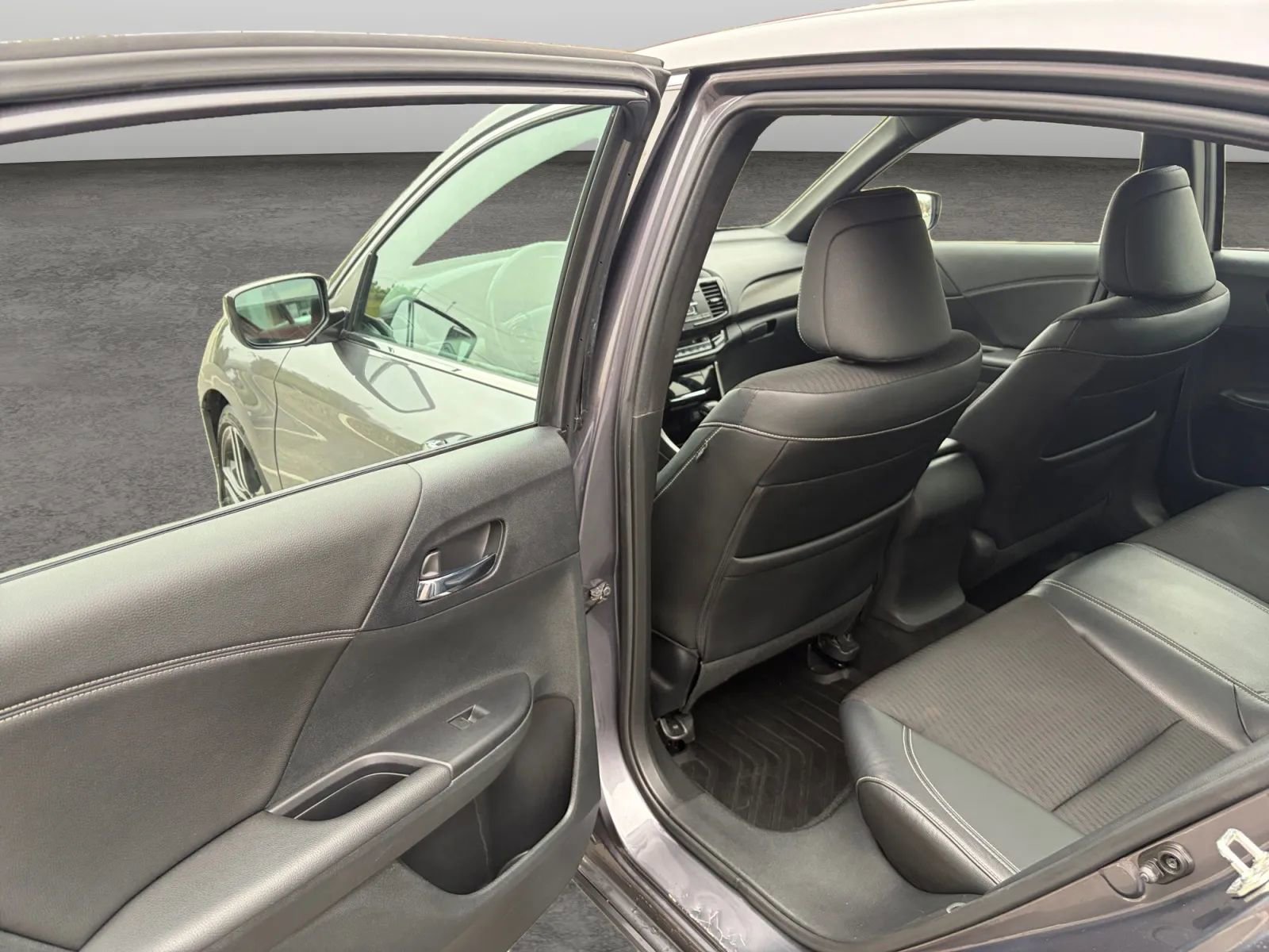 Used 2017 Honda Accord Sport image 14