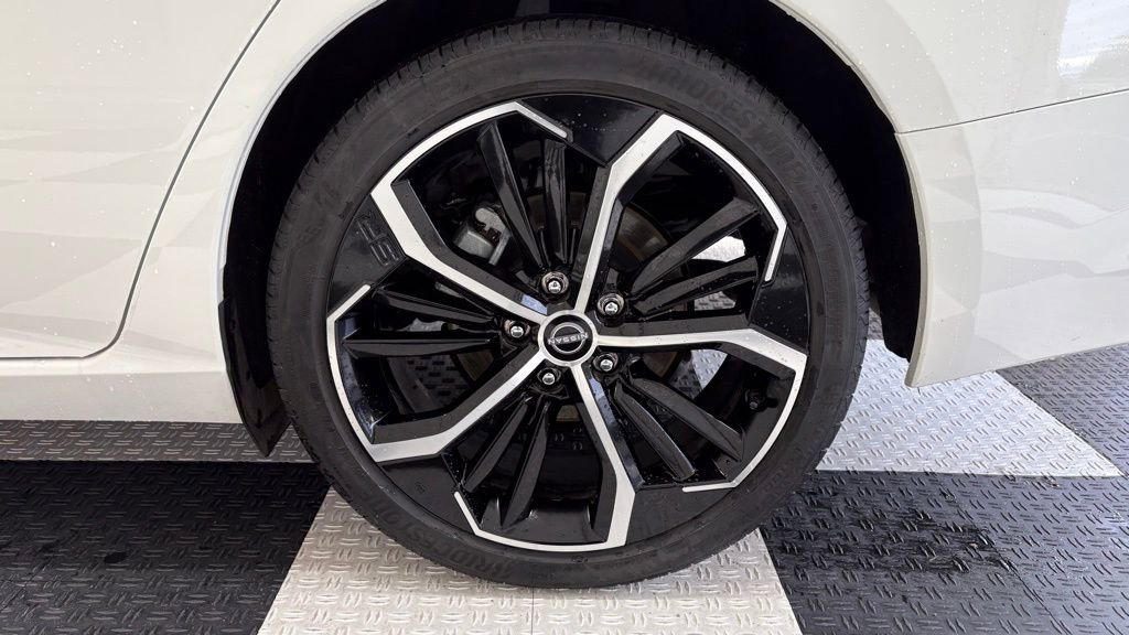 Used 2025 Nissan Altima 2.5 SR FWD image 10