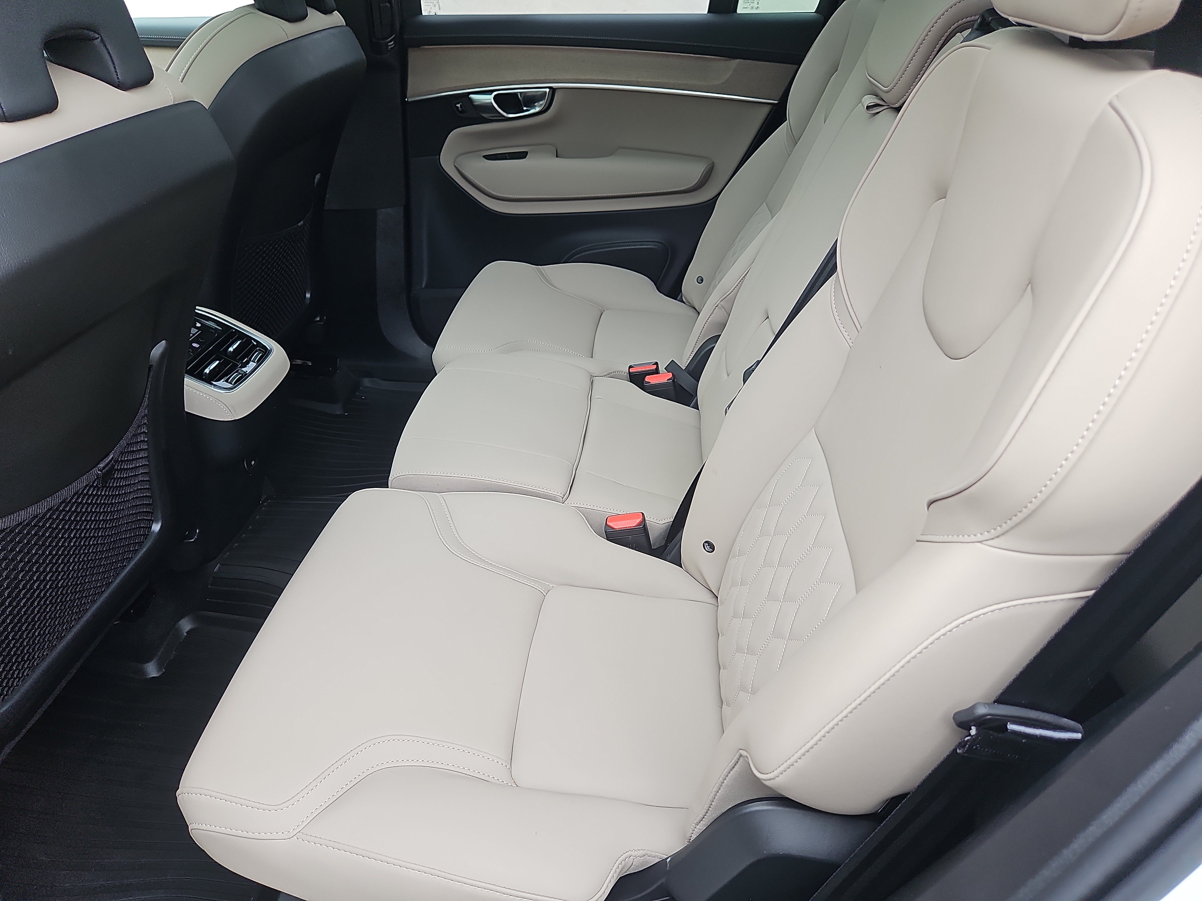 Used 2026 Volvo XC90 B6 Plus w/ Protection Package Premier AWD/4WD image 33