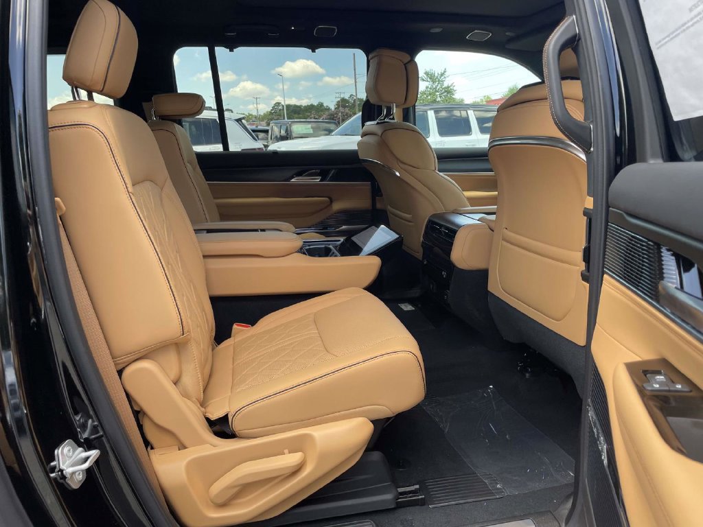 New 2026 Jeep Grand Wagoneer L Summit AWD/4WD image 18