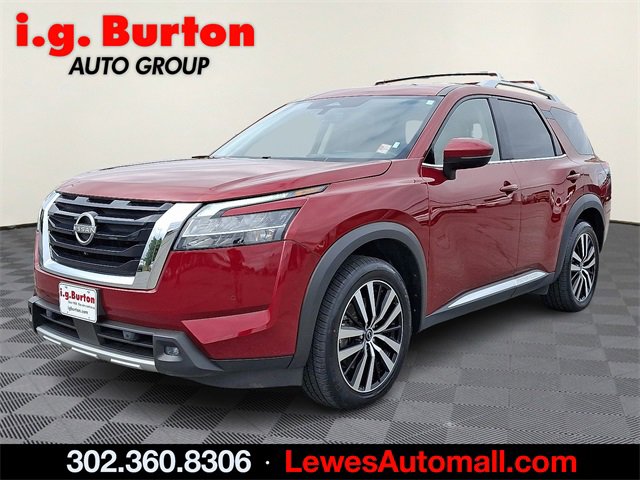 Used 2023 Nissan Pathfinder Platinum image 3