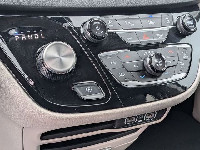 Used 2024 Chrysler Pacifica Touring-L image 22