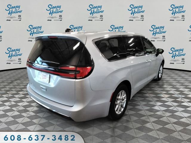 Used 2024 Chrysler Pacifica Touring-L image 5