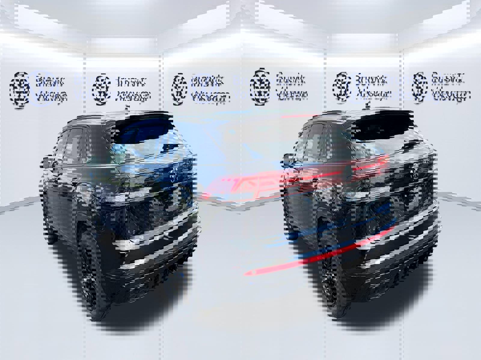 New 2026 Volkswagen Atlas Cross Sport SEL R-Line image 4