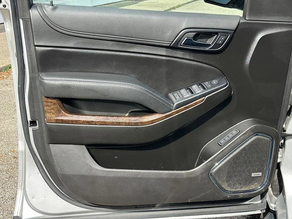 Used 2019 Chevrolet Suburban LT image 14