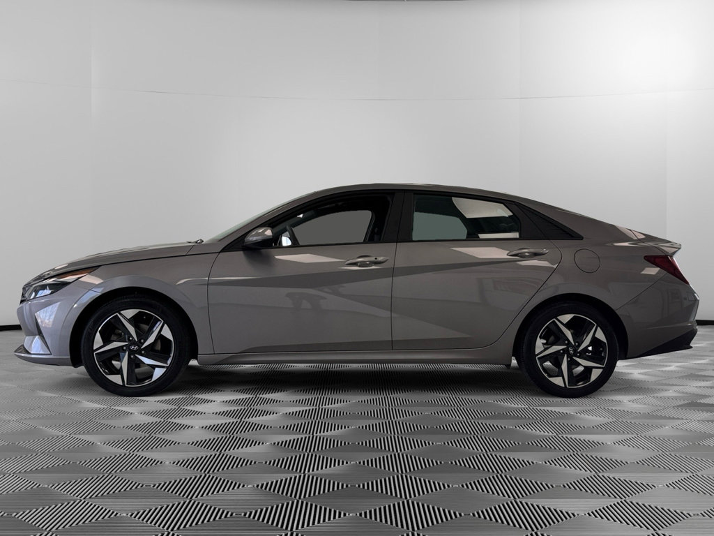 Used 2023 Hyundai Elantra SEL w/ Convenience Package image 5