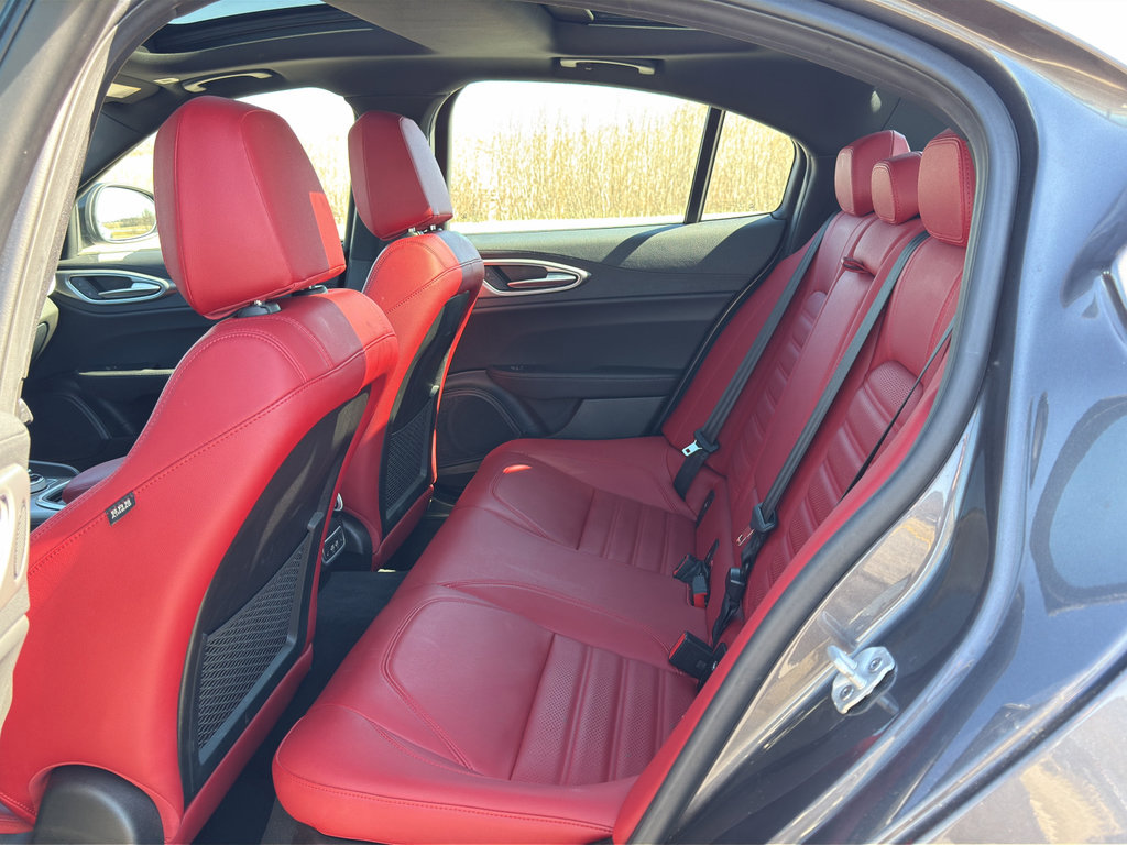 Used 2024 Alfa Romeo Giulia Veloce AWD/4WD image 37