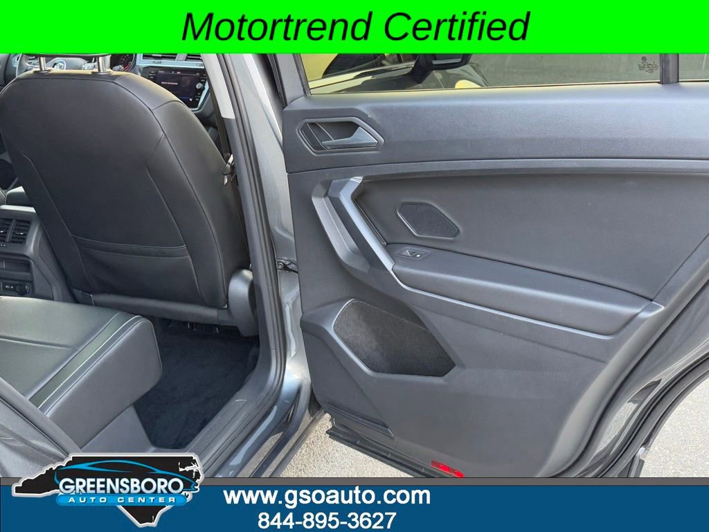 Used 2021 Volkswagen Tiguan SE w/ Panoramic Sunroof Package image 16