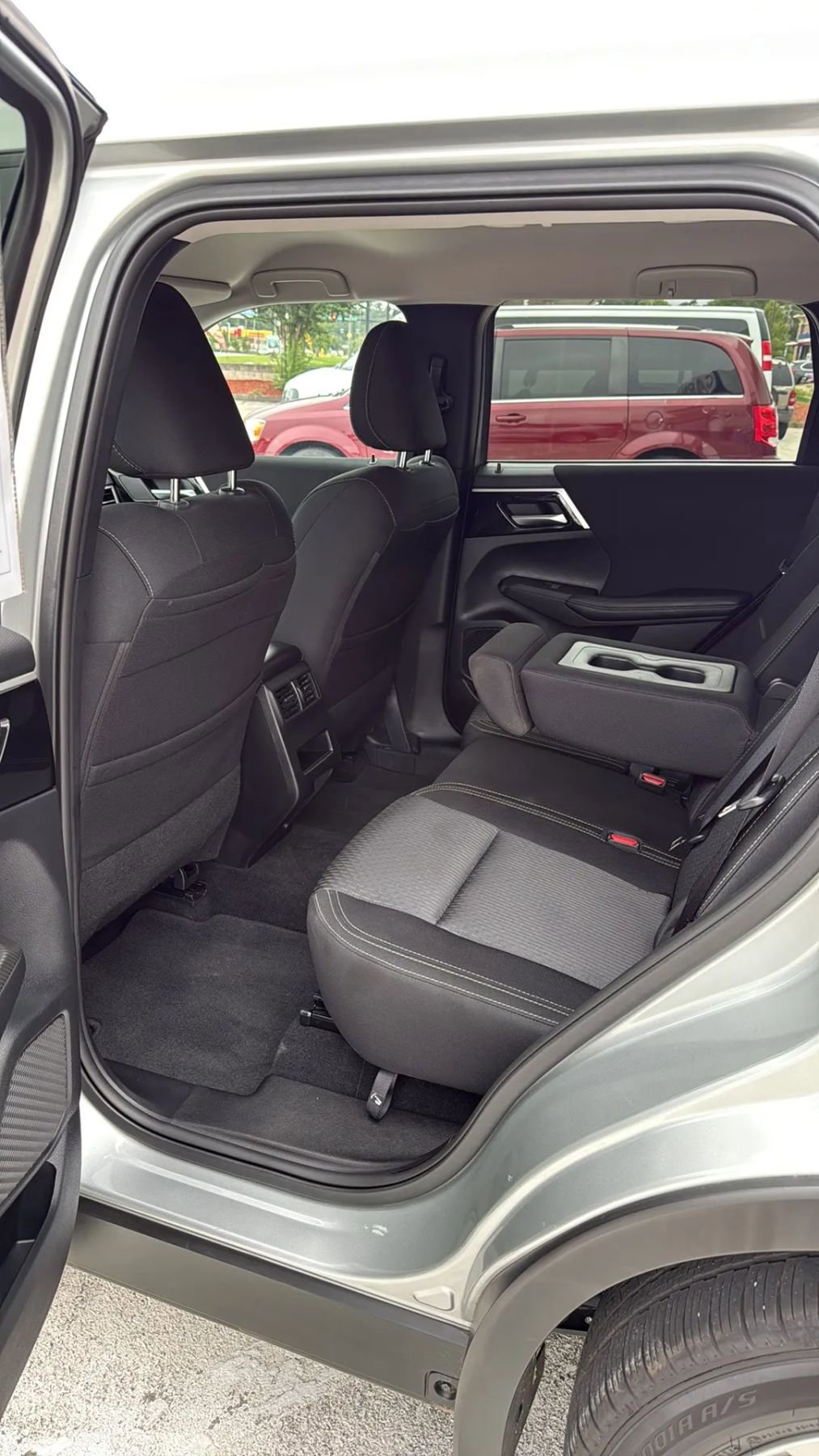 Used 2024 Mitsubishi Outlander ES image 12