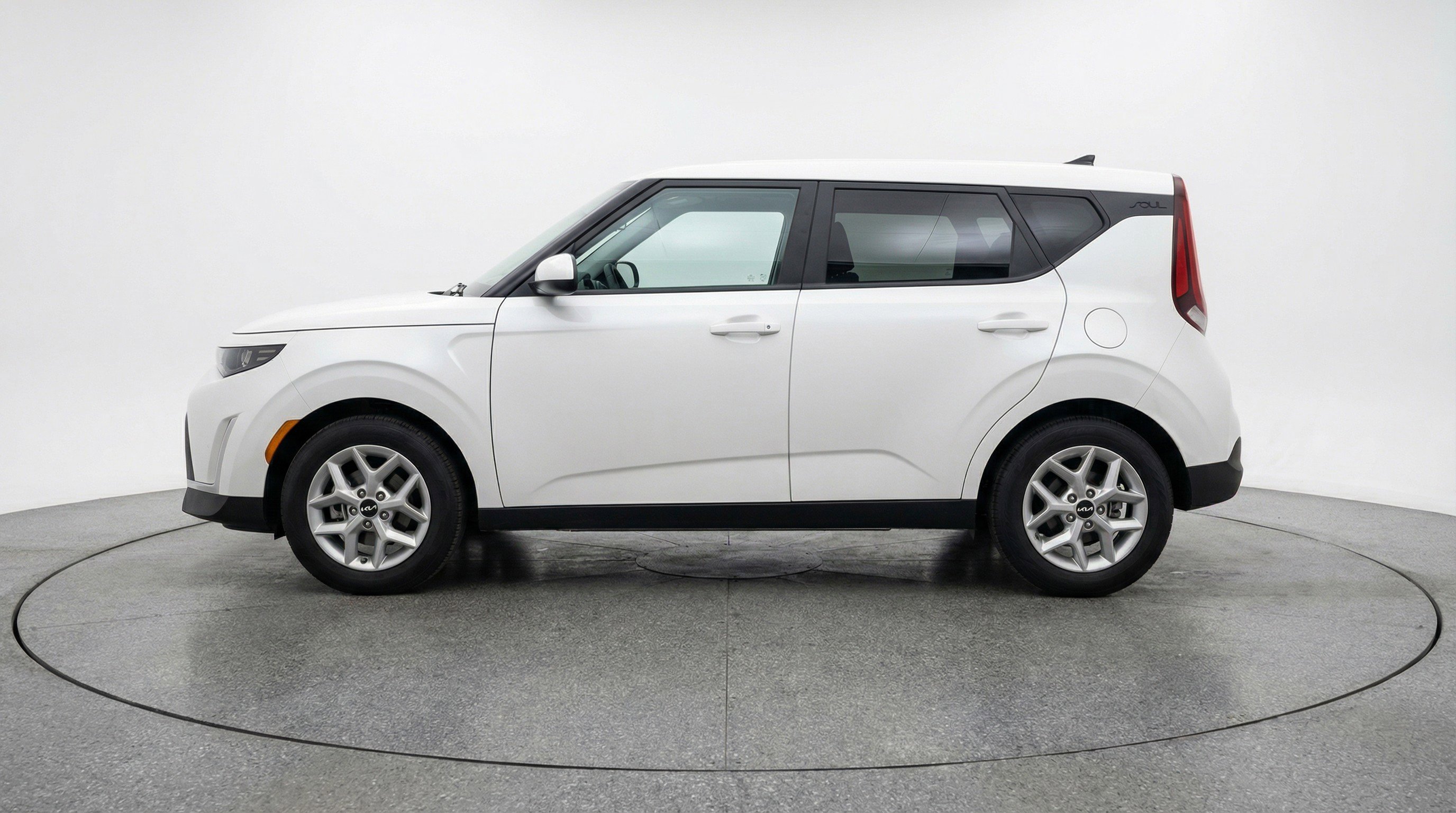 Used 2025 Kia Soul LX w/ LX Technology Package image 5
