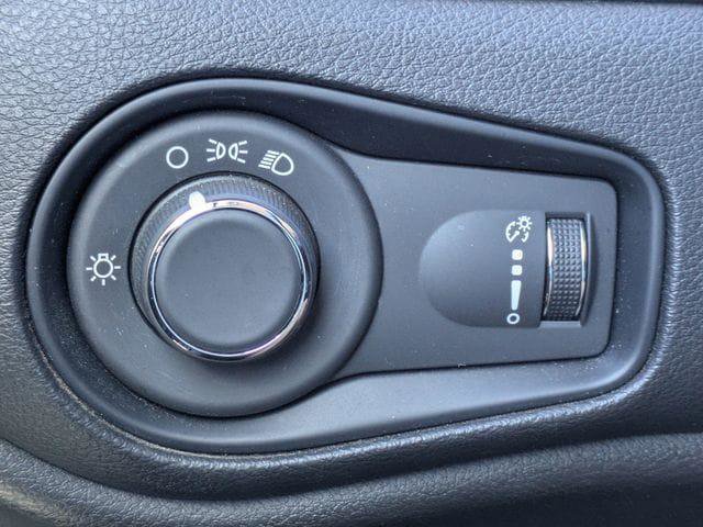 Certified 2023 Jeep Renegade Latitude AWD/4WD image 26