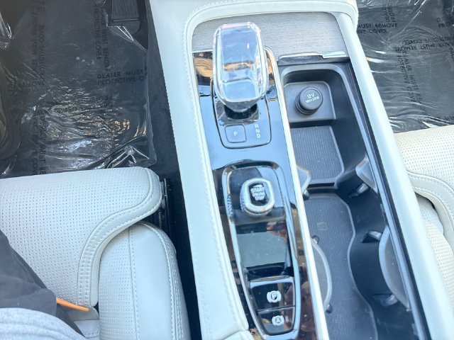 Certified 2024 Volvo XC90 T8 Ultimate w/ Lounge Package AWD/4WD image 27