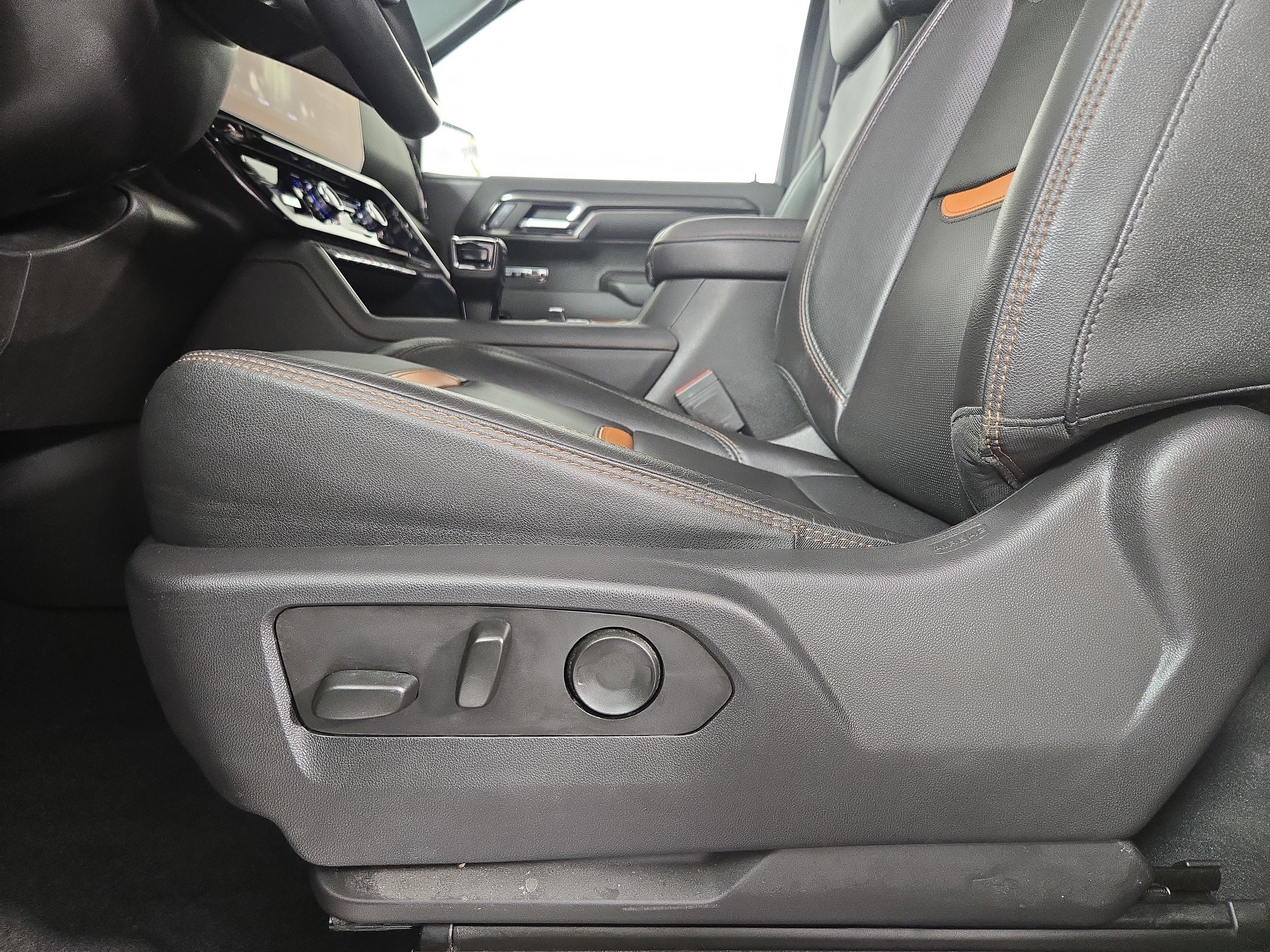 Certified 2023 GMC Sierra 1500 AT4 w/ Technology Package AWD/4WD image 28