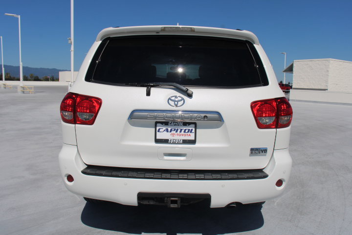 Used 2017 Toyota Sequoia Platinum RWD image 4