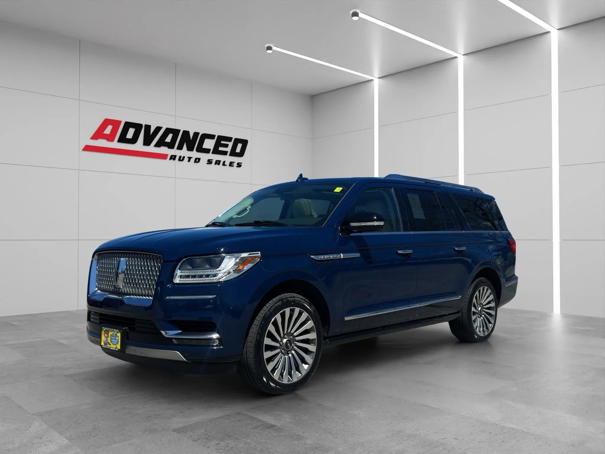 Used 2018 Lincoln Navigator L Reserve AWD/4WD image 3
