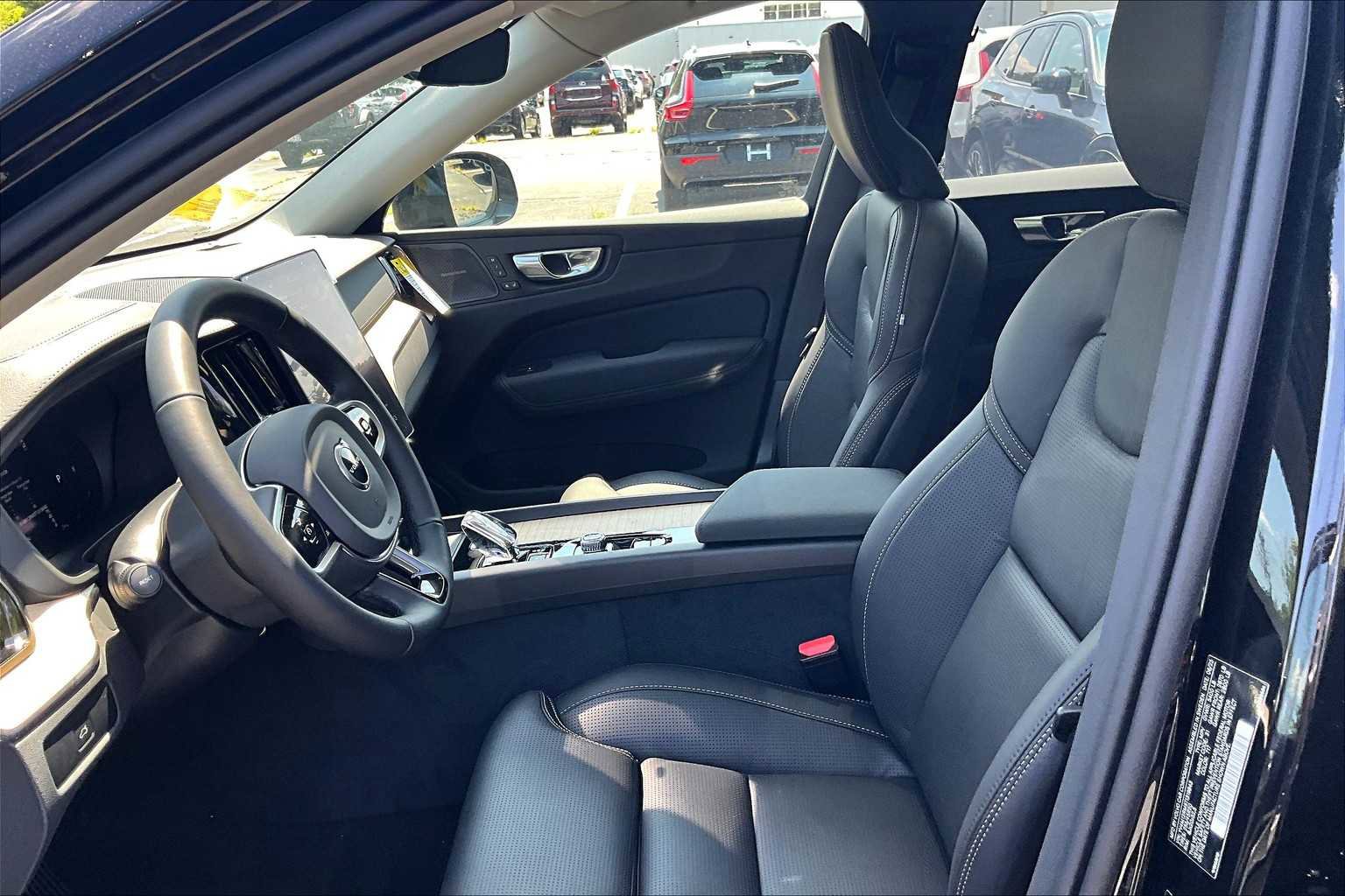 New 2026 Volvo XC60 B5 Ultra w/ Protection Package Premier AWD/4WD image 13
