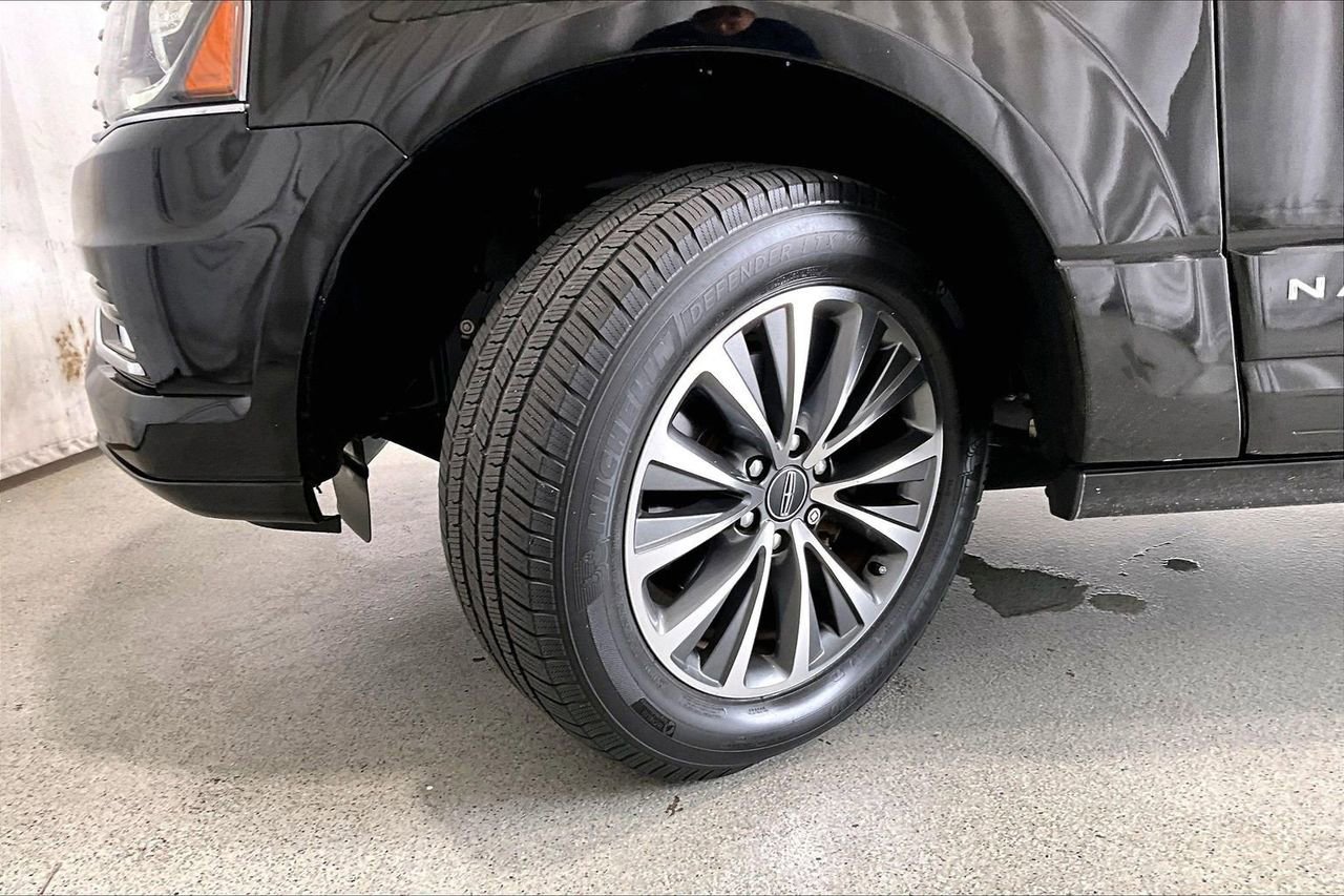 Used 2017 Lincoln Navigator Select RWD image 20