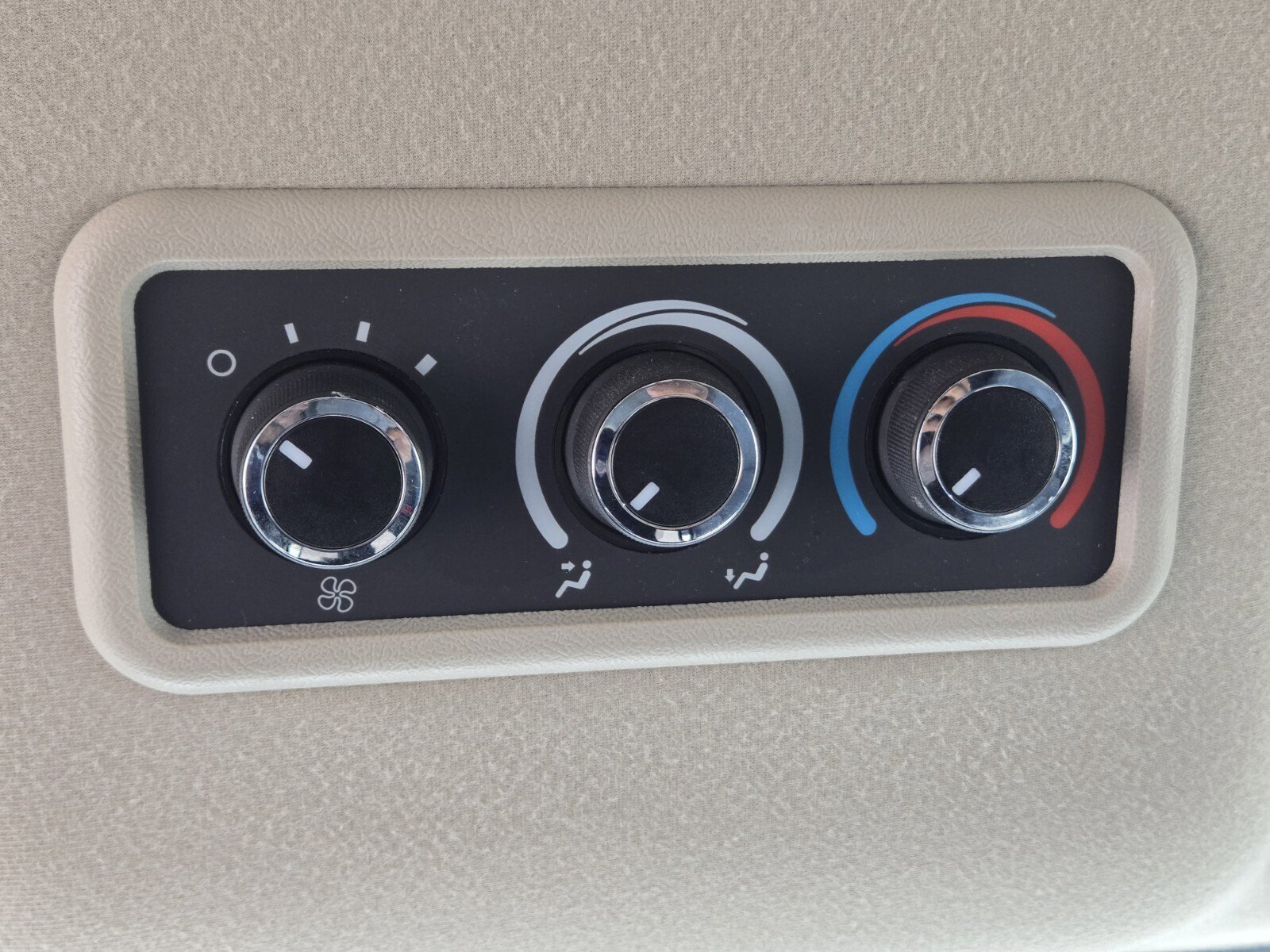 Used 2021 Chevrolet Express 3500 LT w/ LT Preferred Equipment Group RWD image 18