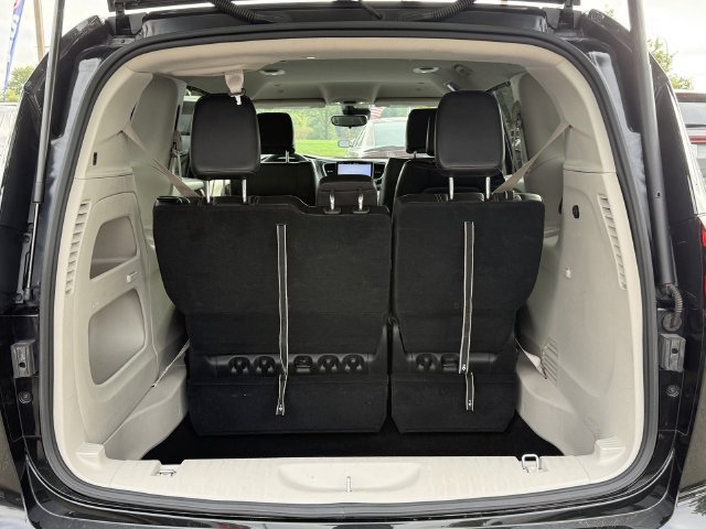 Certified 2024 Chrysler Pacifica Touring-L FWD image 28