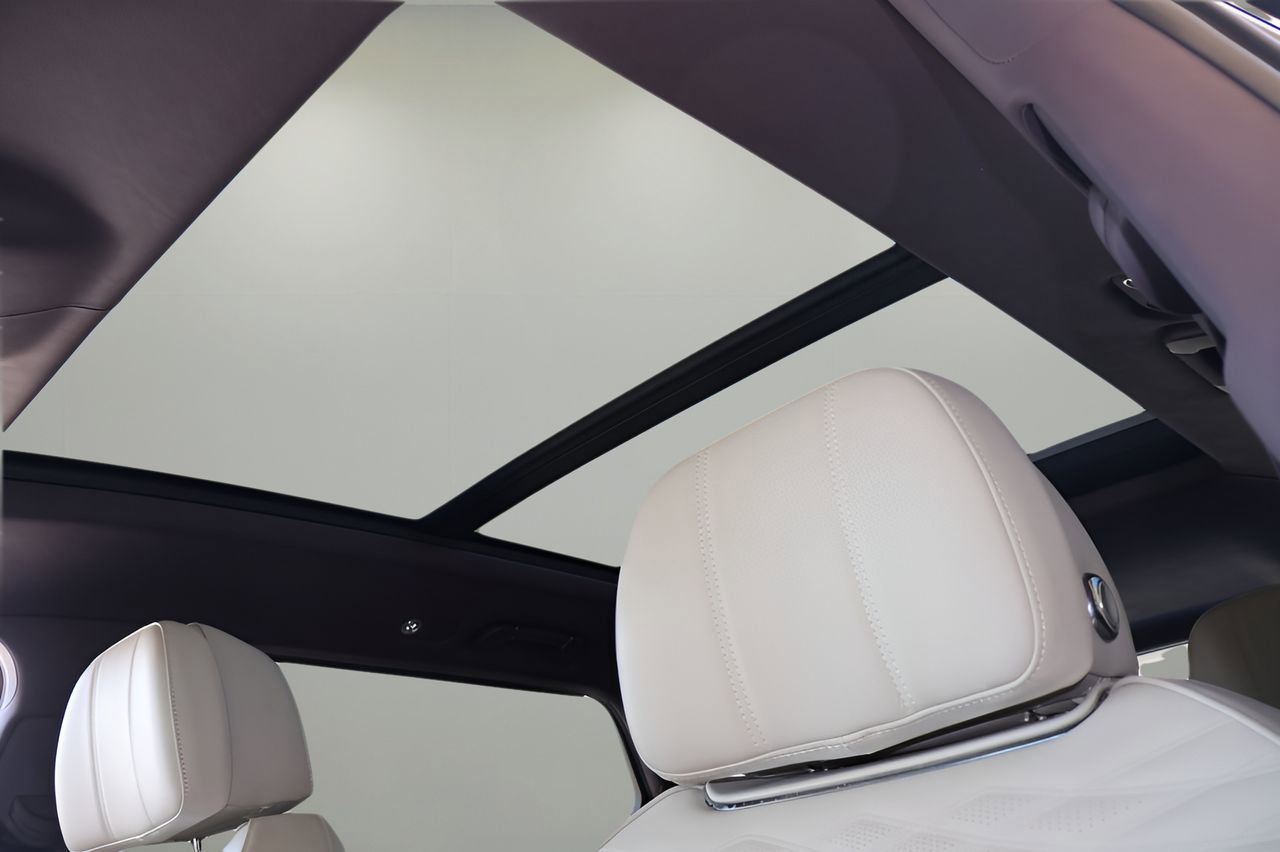 Used 2023 Bentley Bentayga Extended Wheelbase AWD/4WD image 32