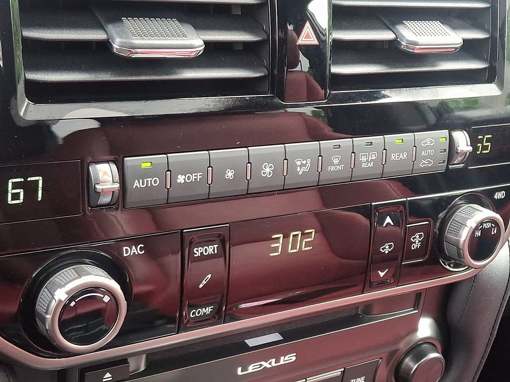 Used 2022 Lexus GX 460 Luxury w/ Sport Design Package AWD/4WD image 17