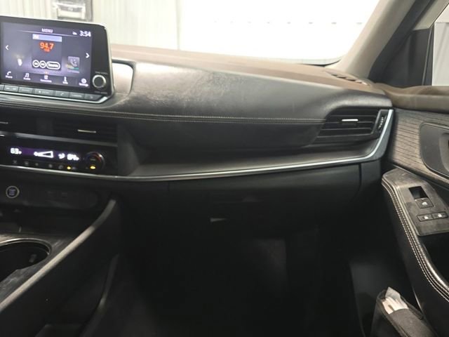 Used 2023 Nissan Rogue SV image 30