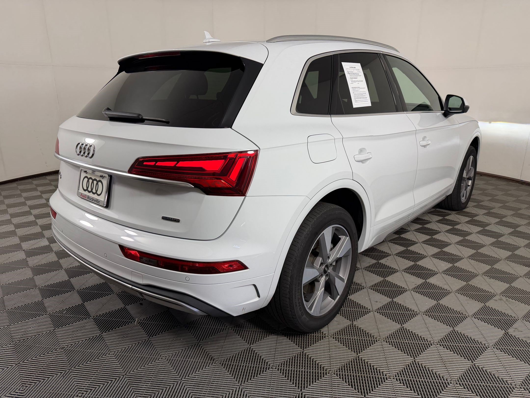 Used 2023 Audi Q5 2.0T Premium w/ Convenience Package AWD/4WD image 9