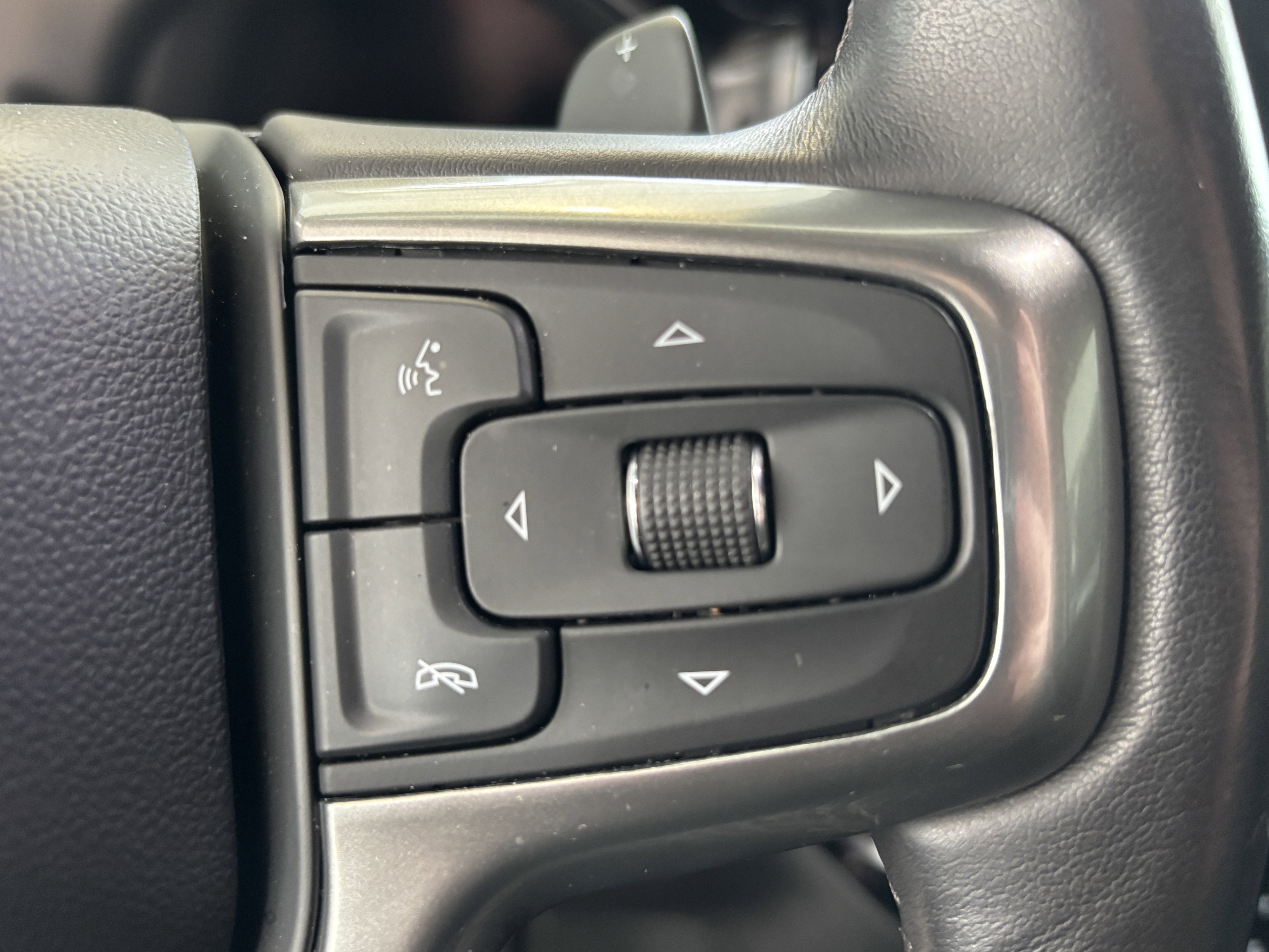 Used 2023 Chevrolet Silverado 1500 LTZ w/ Technology Package image 10